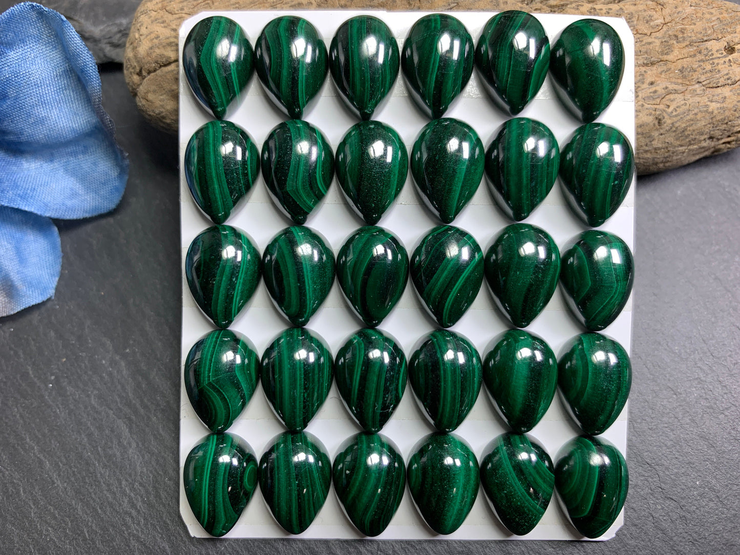 Malachite pear 10x14mm cabochon - Calibrated cabochons