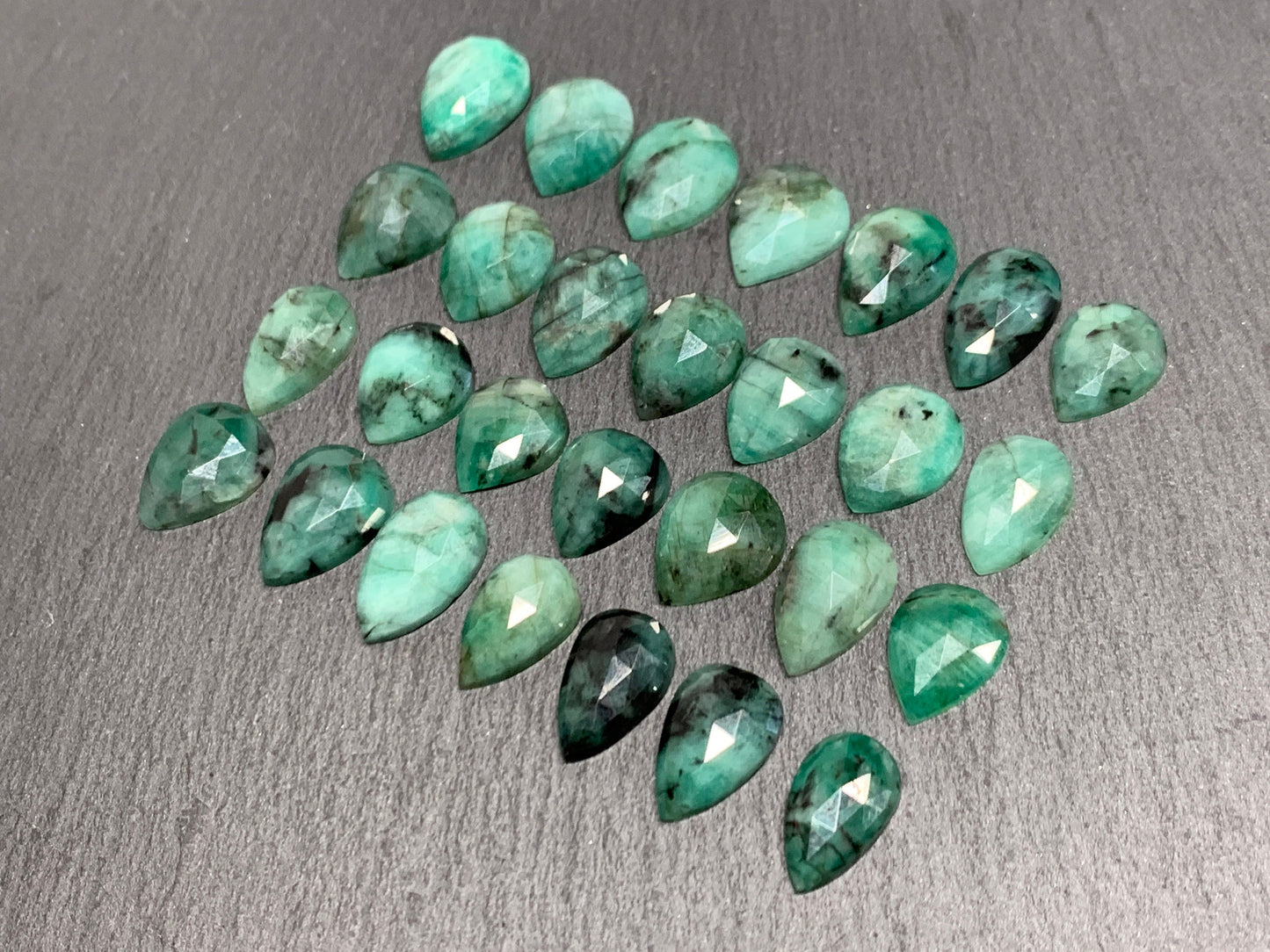 Emerald Faceted pear 12-14mm cabochon