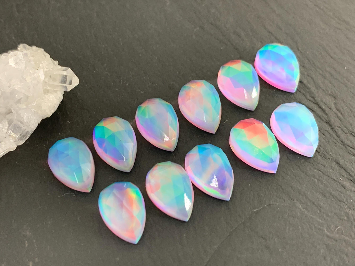 Faceted Aurora Opal pear 8x12mm cabochon - Doublet cabochons - man made Opal