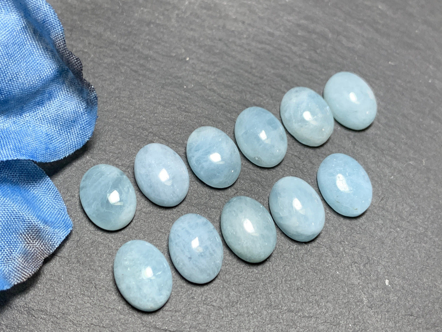 Aquamarine cabochon oval 9x12mm - Calibrated cabochons