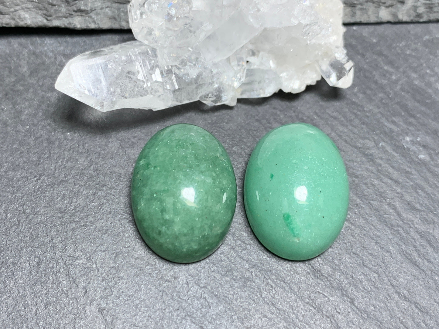 Green Aventurine oval 15x20mm cabochon - Calibrated cabochons