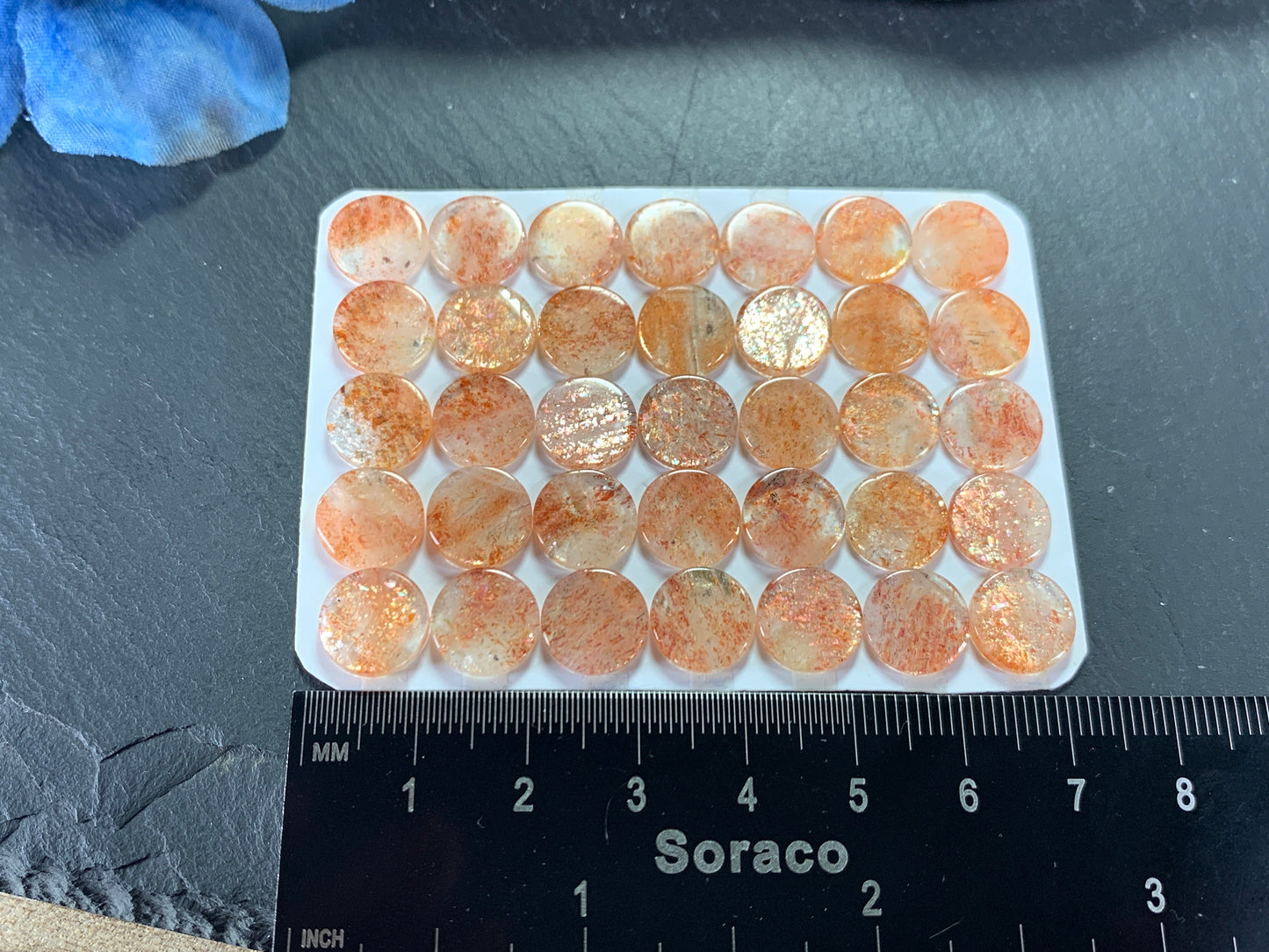 Flat Sunstone round 10mm cabochon - Calibrated cabochons