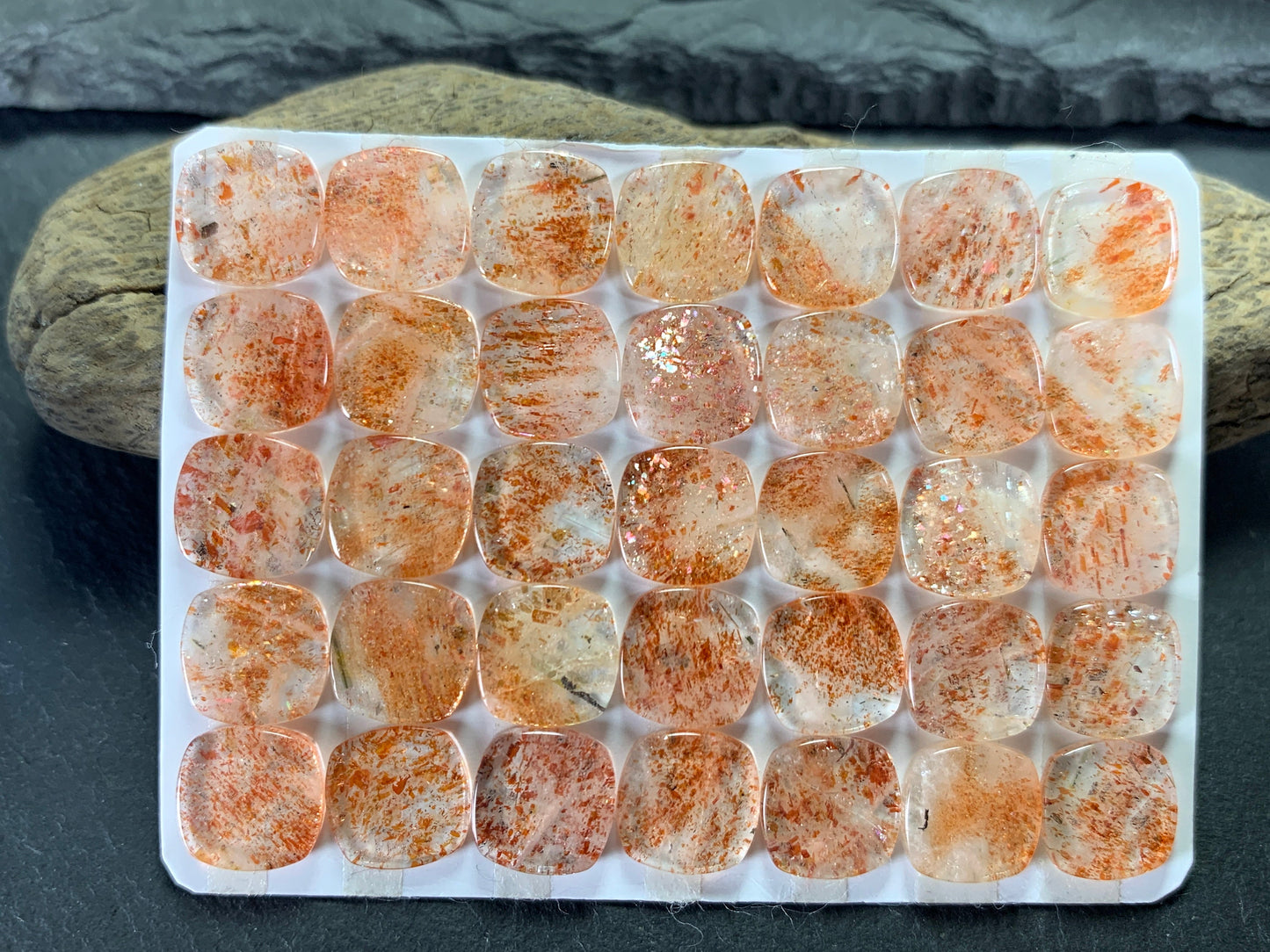 Flat SunStone square cushion 10mm cabochon - Calibrated cabochons
