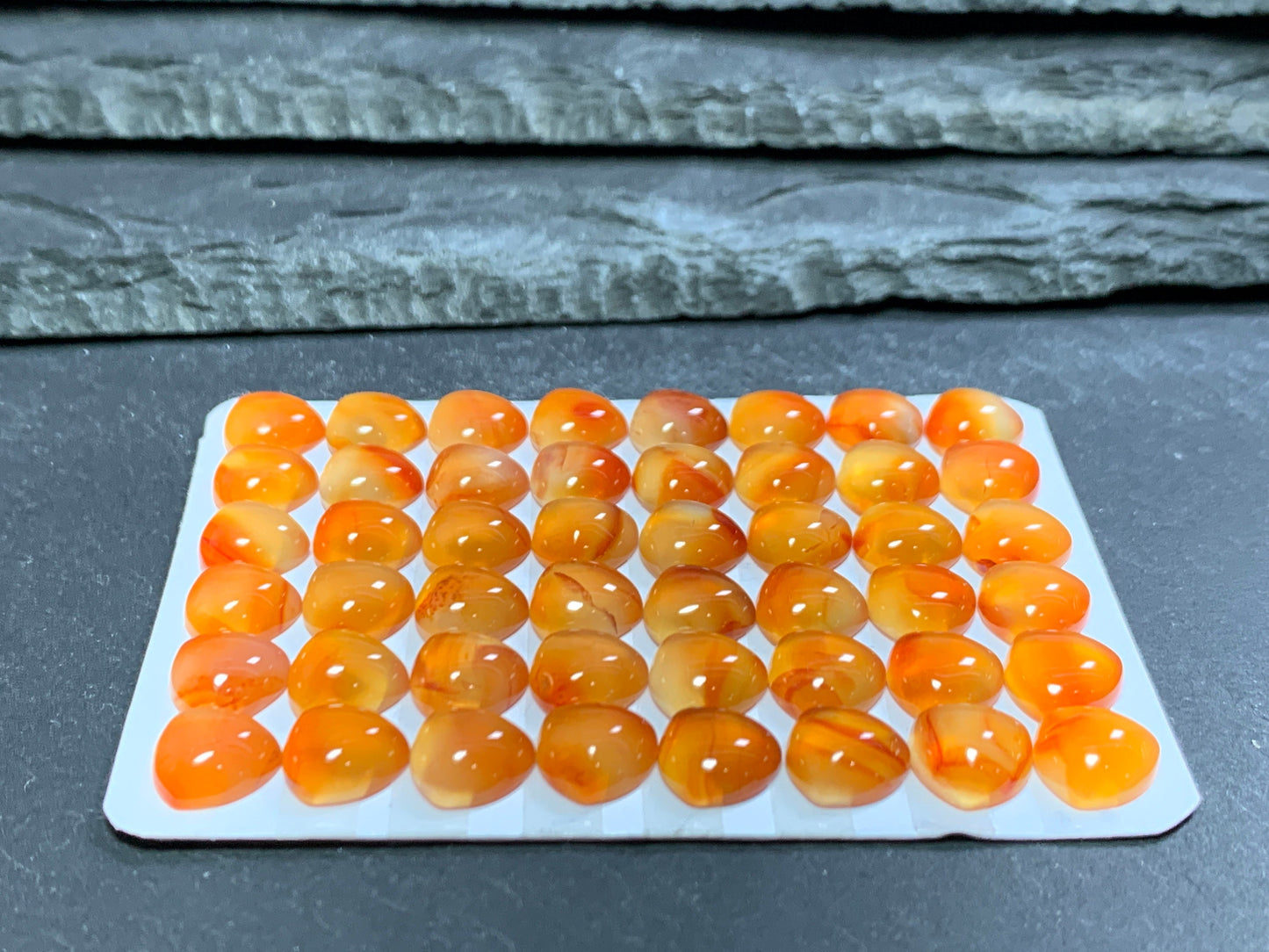 Carnelian curved triangle 8x8mm cabochon - Calibrated cabochons