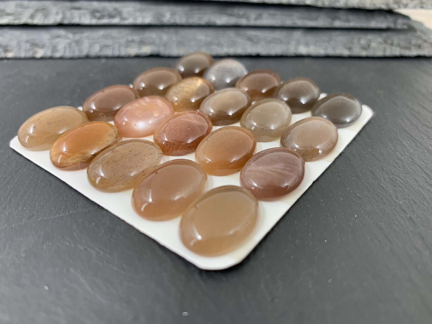 Sunstone oval 13x18mm cabochon - Calibrated cabochons