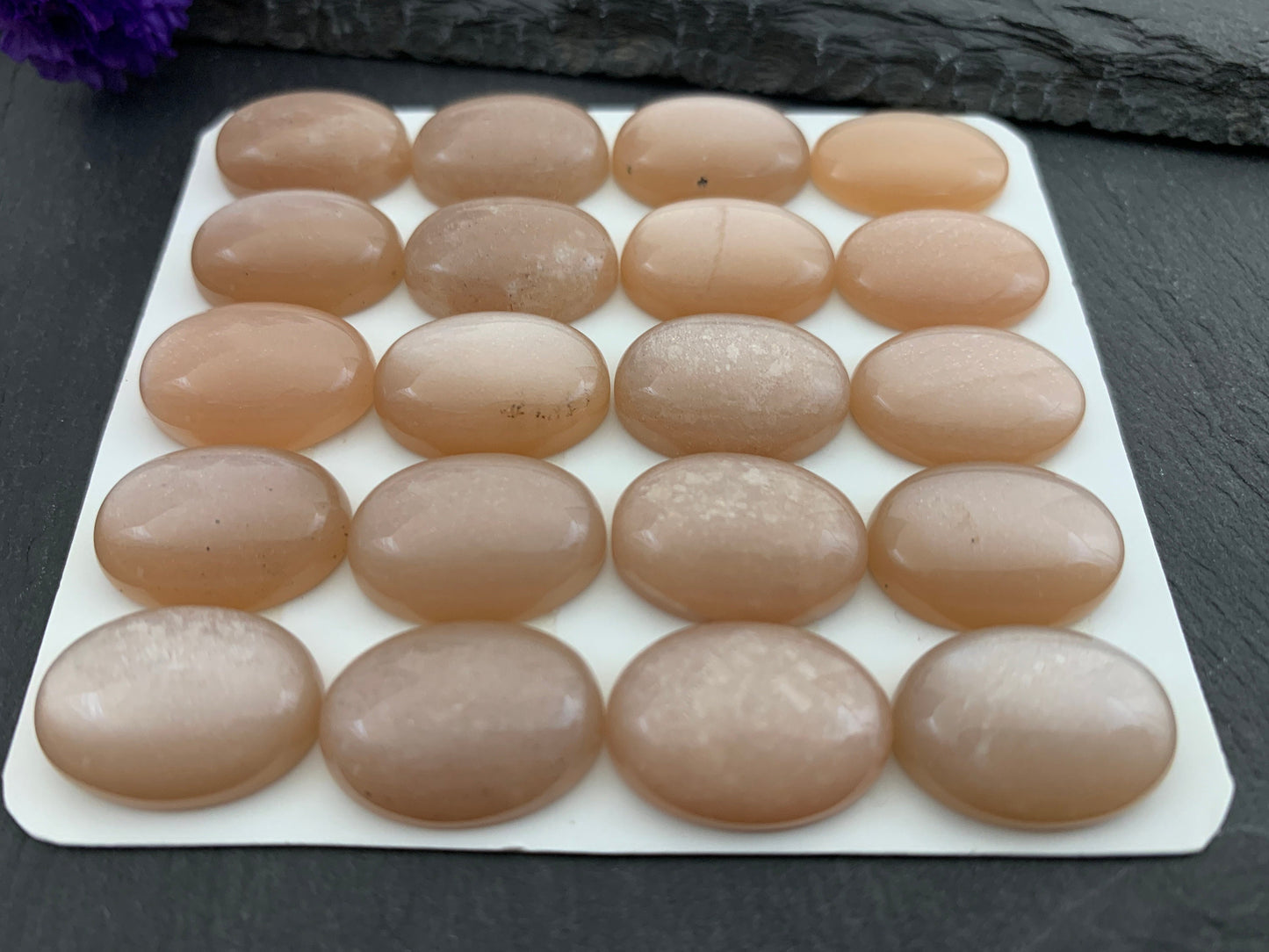 Peach Moonstone oval 13x18mm cabochon - Calibrated cabochons
