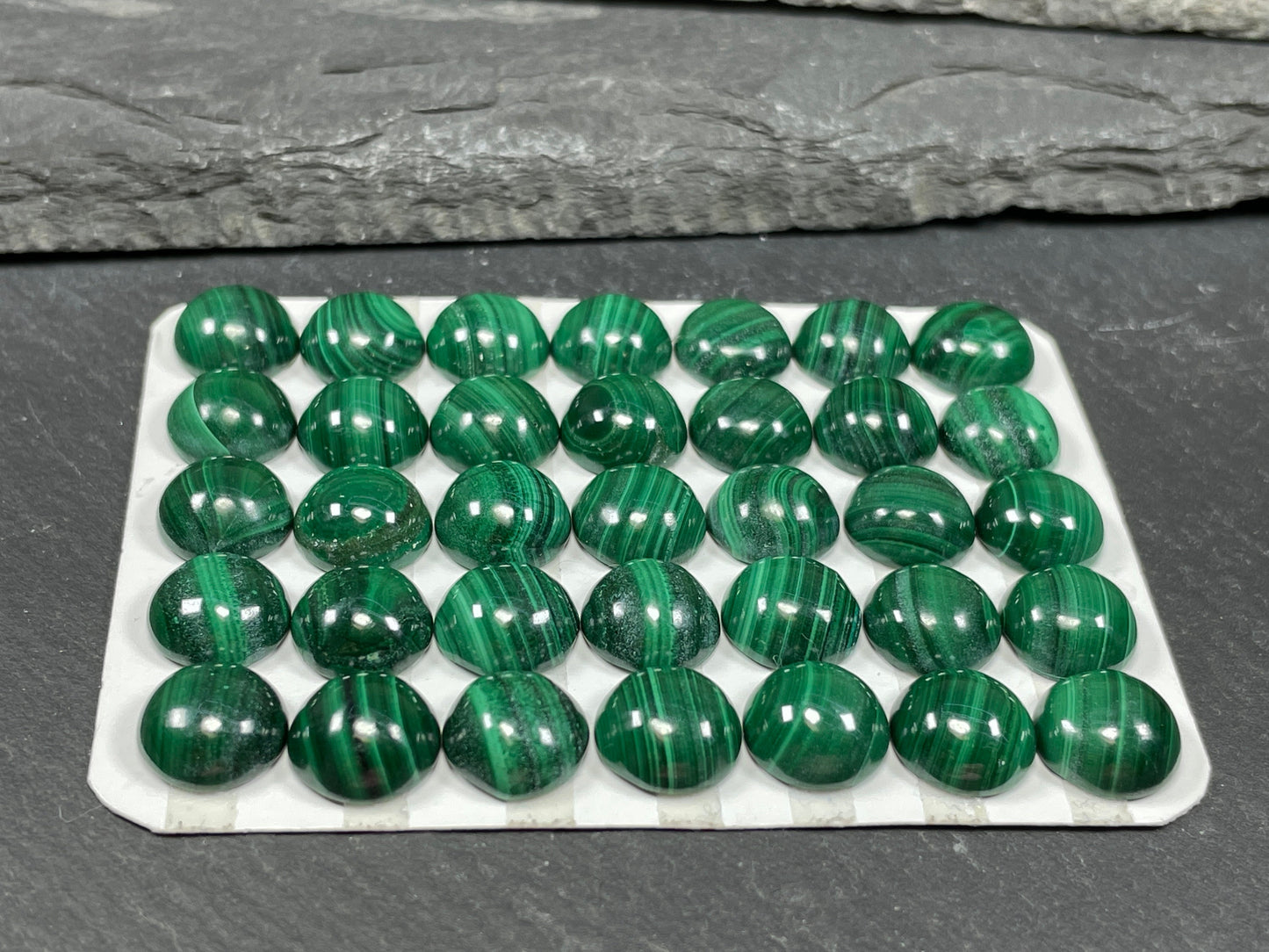 Malachite round 10mm cabochon - Calibrated cabochons
