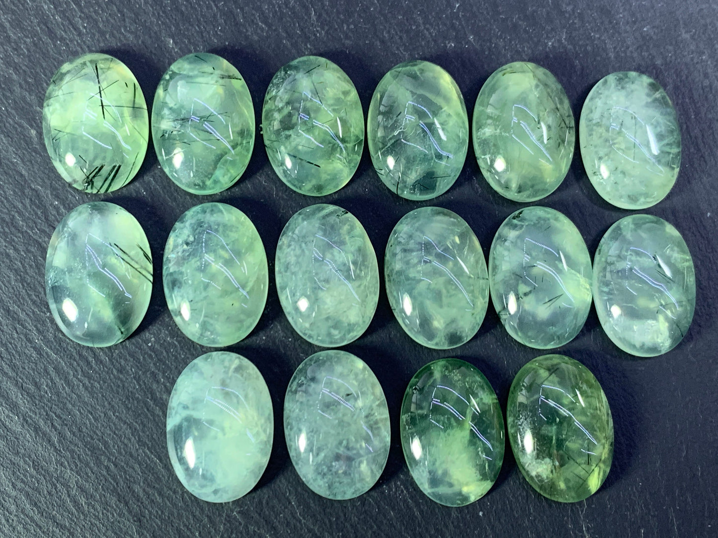 Prehnite oval 18x25mm cabochon - Calibrated cabochons