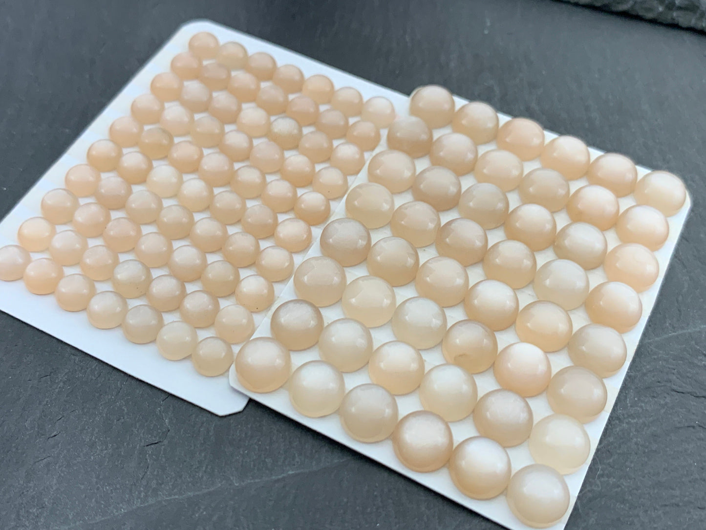 Peach Moonstone round 6 & 8mm Cabochon - Calibrated cabochons
