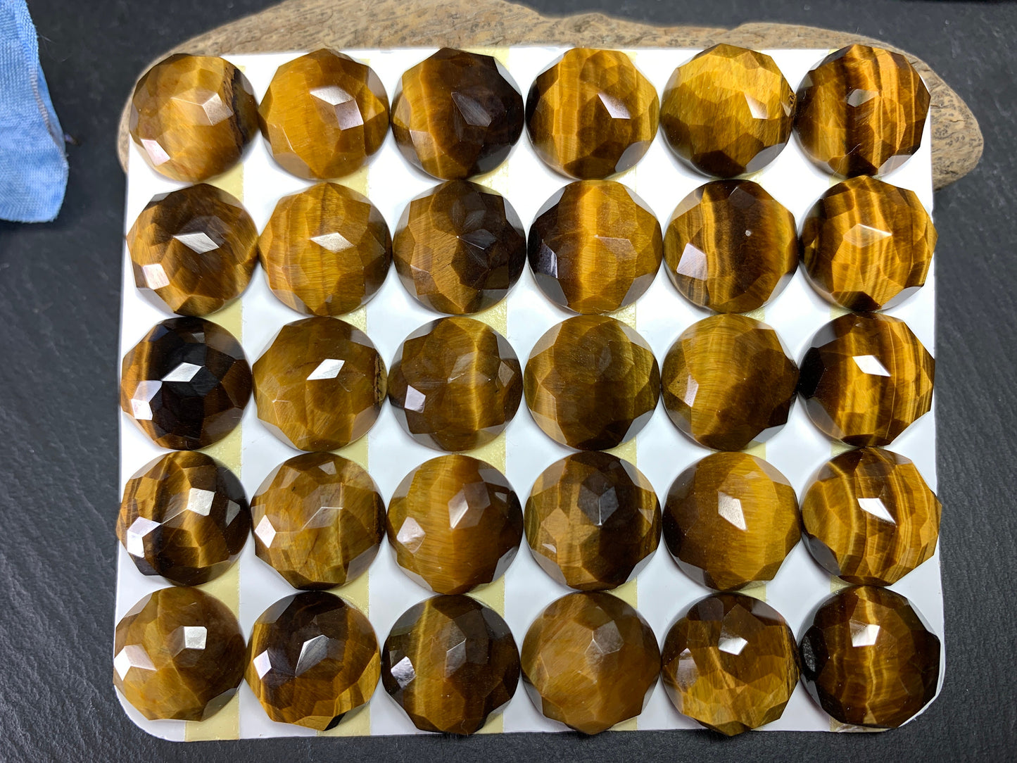 Faceted Tiger Eye round 15mm cabochon - Calibrated cabochons