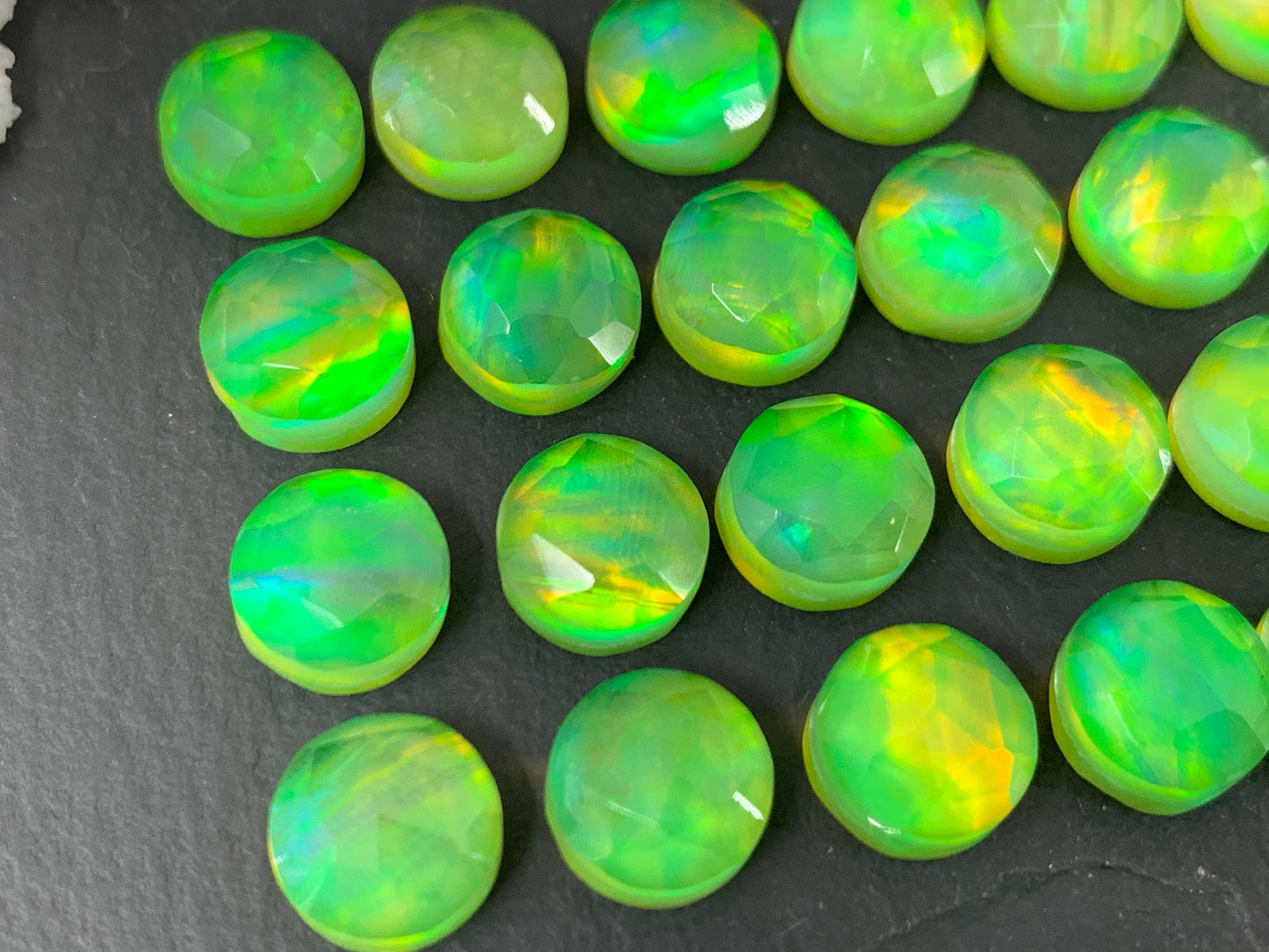 Faceted Aurora Opal round 8mm cabochon - Doublet cabochons