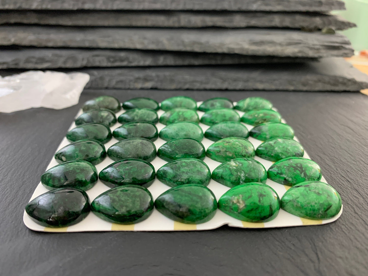 Maw Sit Sit pear 13x18mm cabochon - Calibrated cabochons