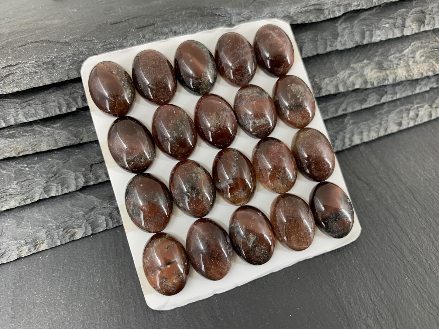 Cat's Eye oval 13x18mm cabochon - Calibrated cabochons