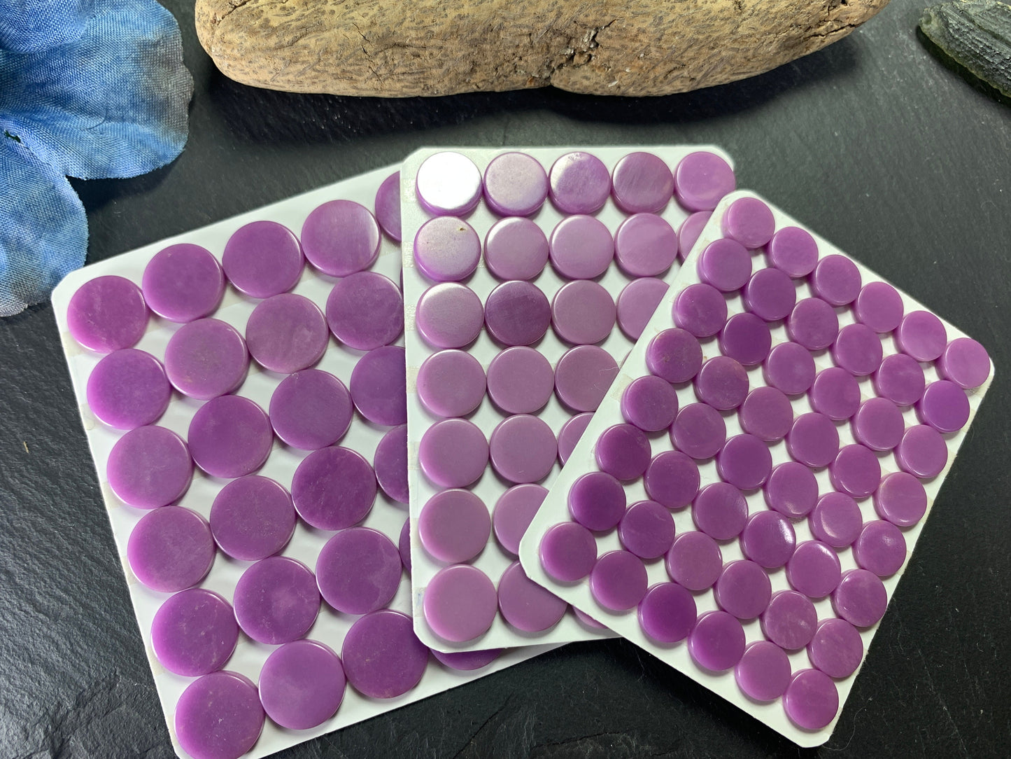 Flat Phosphosiderite round 8, 10, 12mm Cabochon - Calibrated cabochons