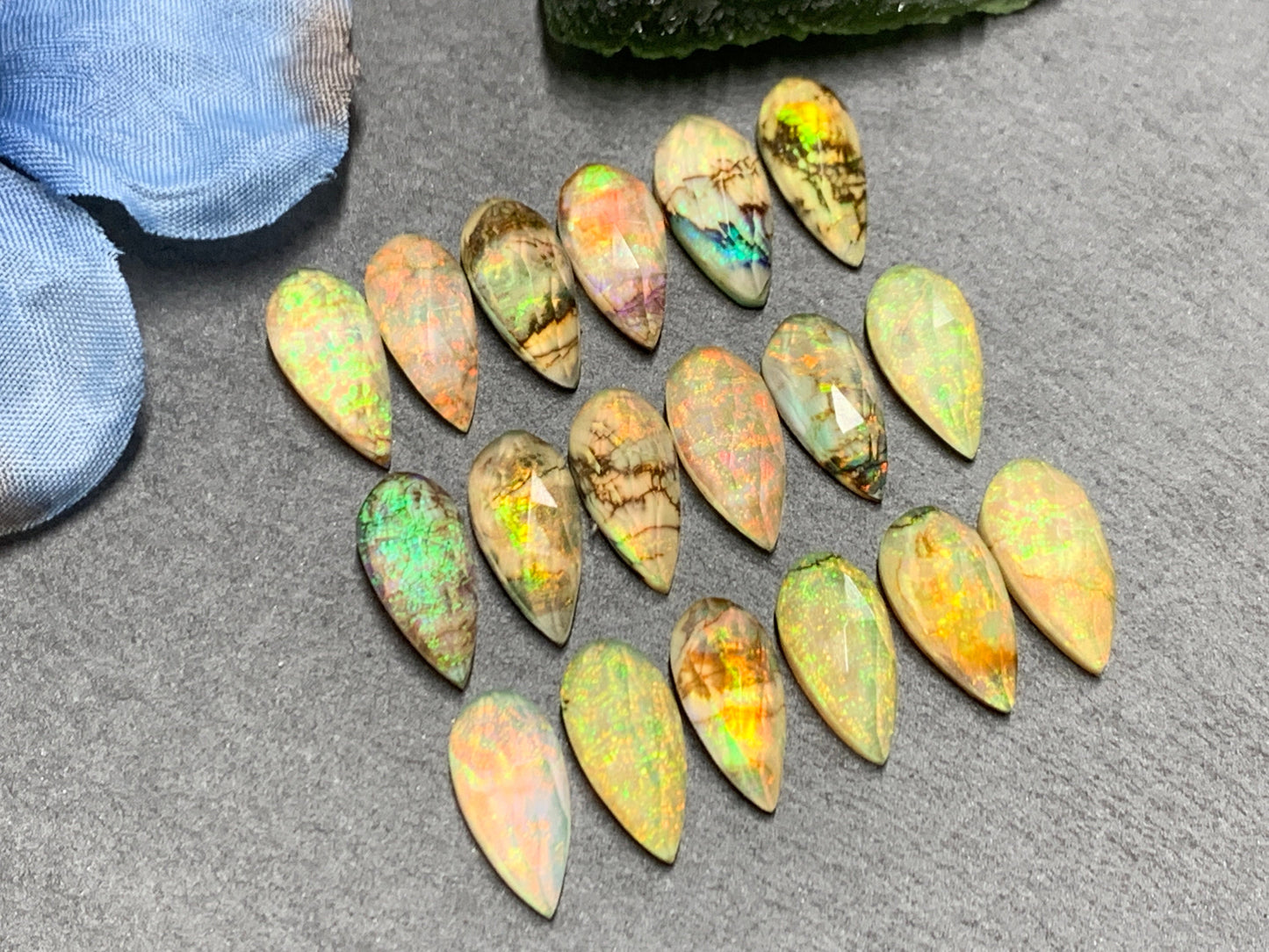 Faceted Monarch Opal pear 7x15mm cabochons - Doublet cabochons