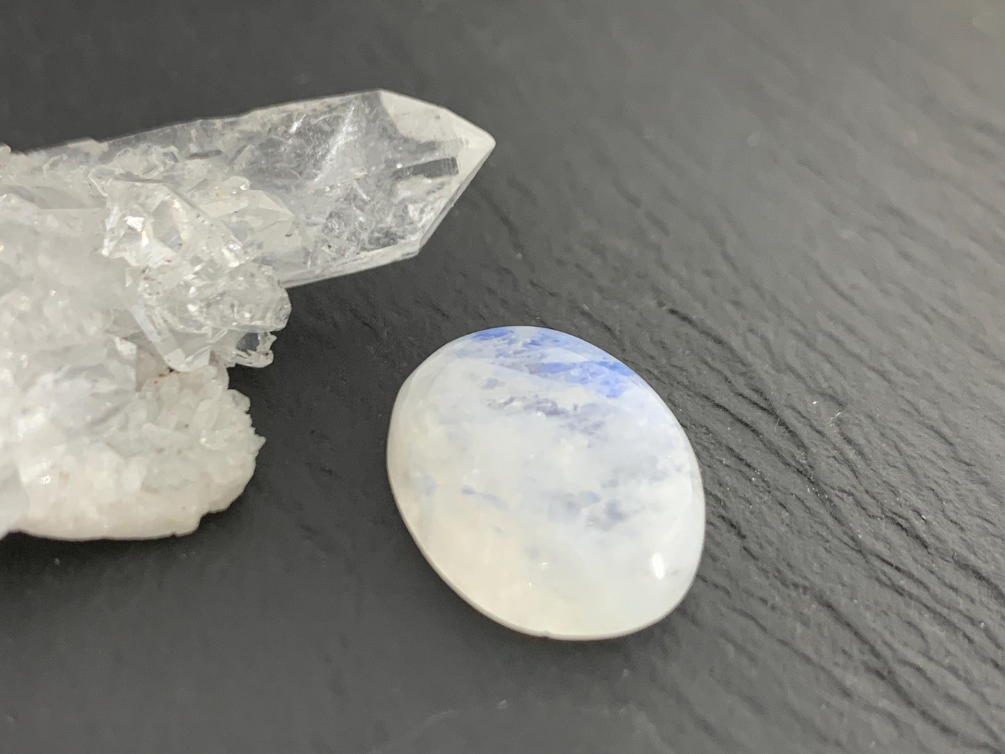 Rainbow Moonstone oval 20x14x6mm cabochon