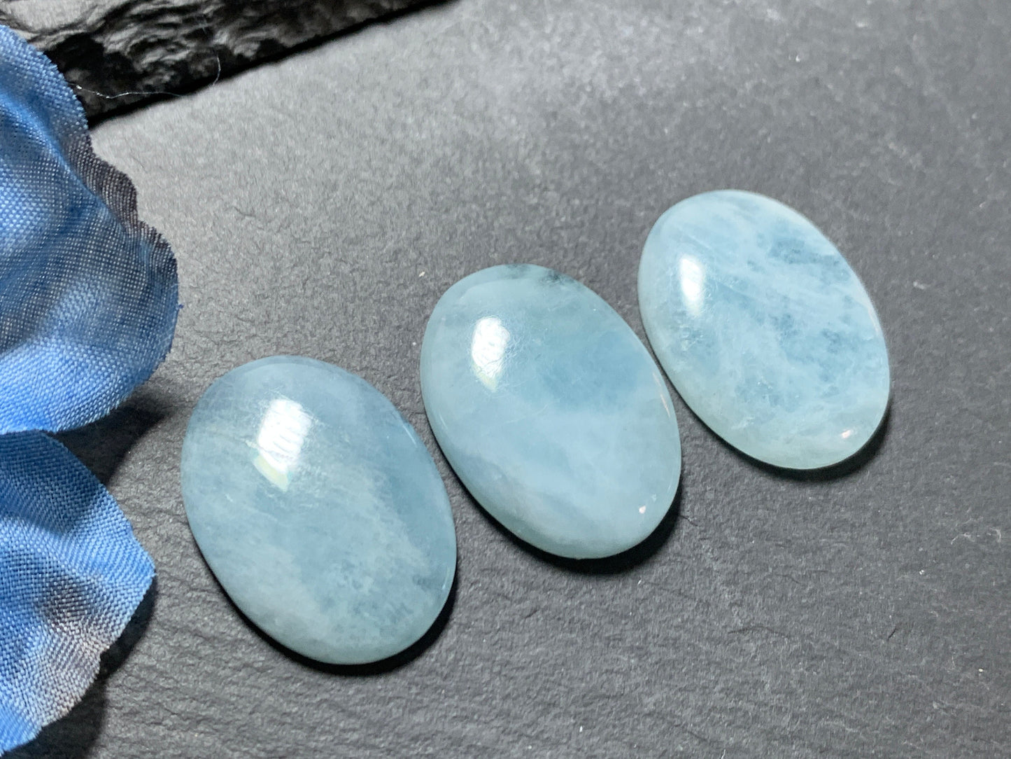 Aquamarine oval 18x25mm cabochon - Calibrated cabochons
