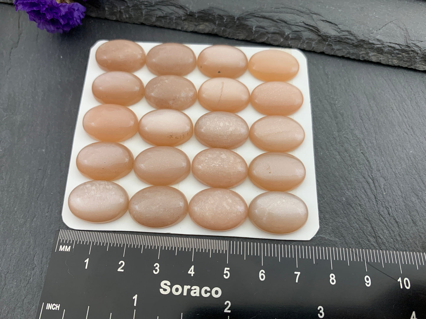 Peach Moonstone oval 13x18mm cabochon - Calibrated cabochons