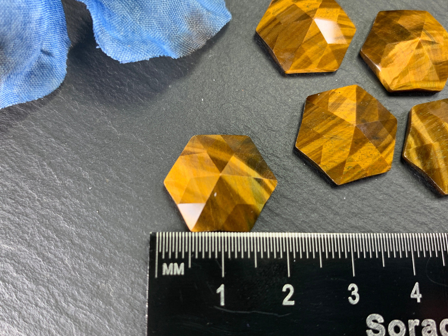 Faceted Tiger Eye hexagon 16mm cabochon - Calibrated cabochons