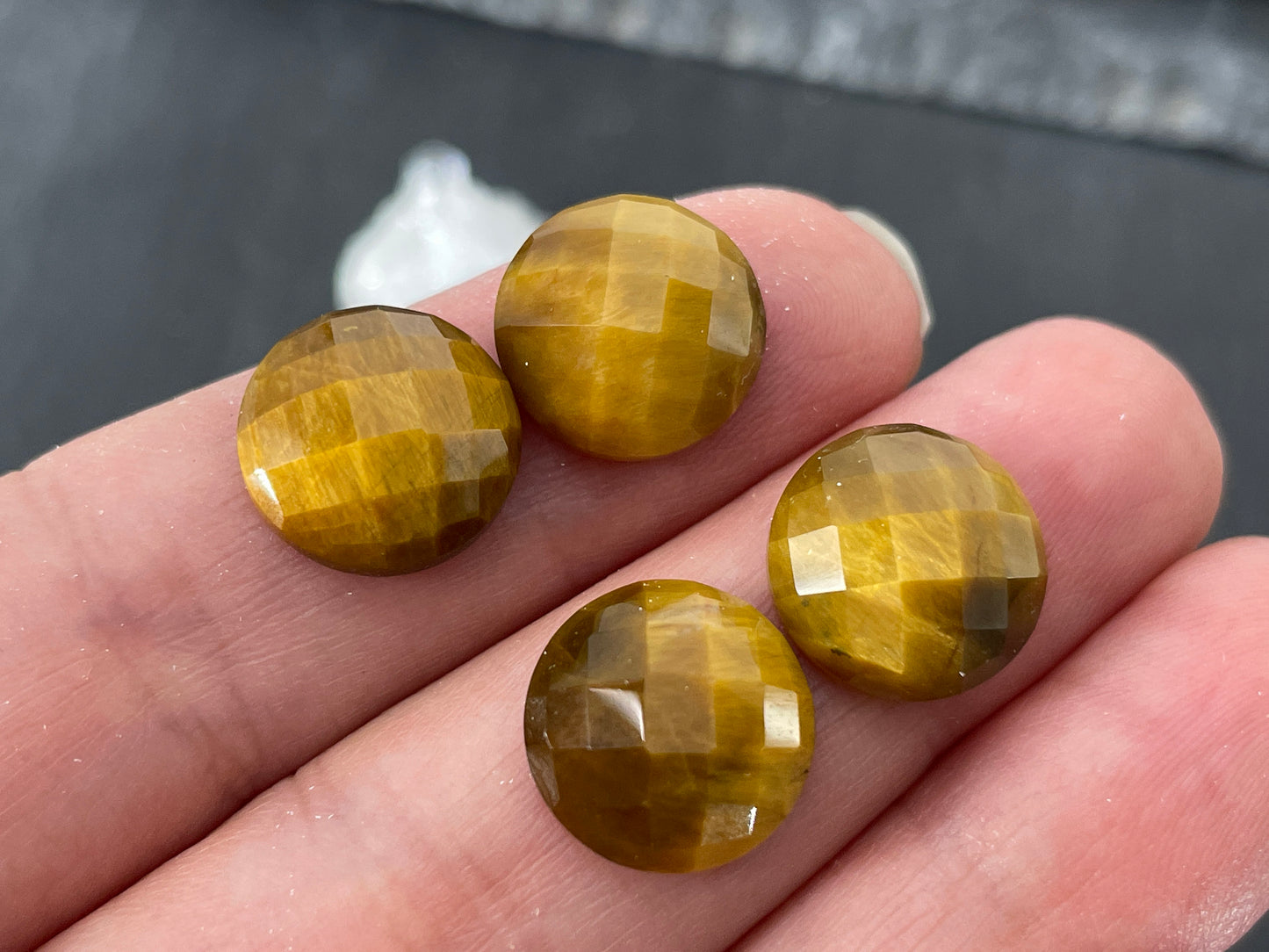 Faceted Tiger Eye round 12mm cabochon - Calibrated cabochons
