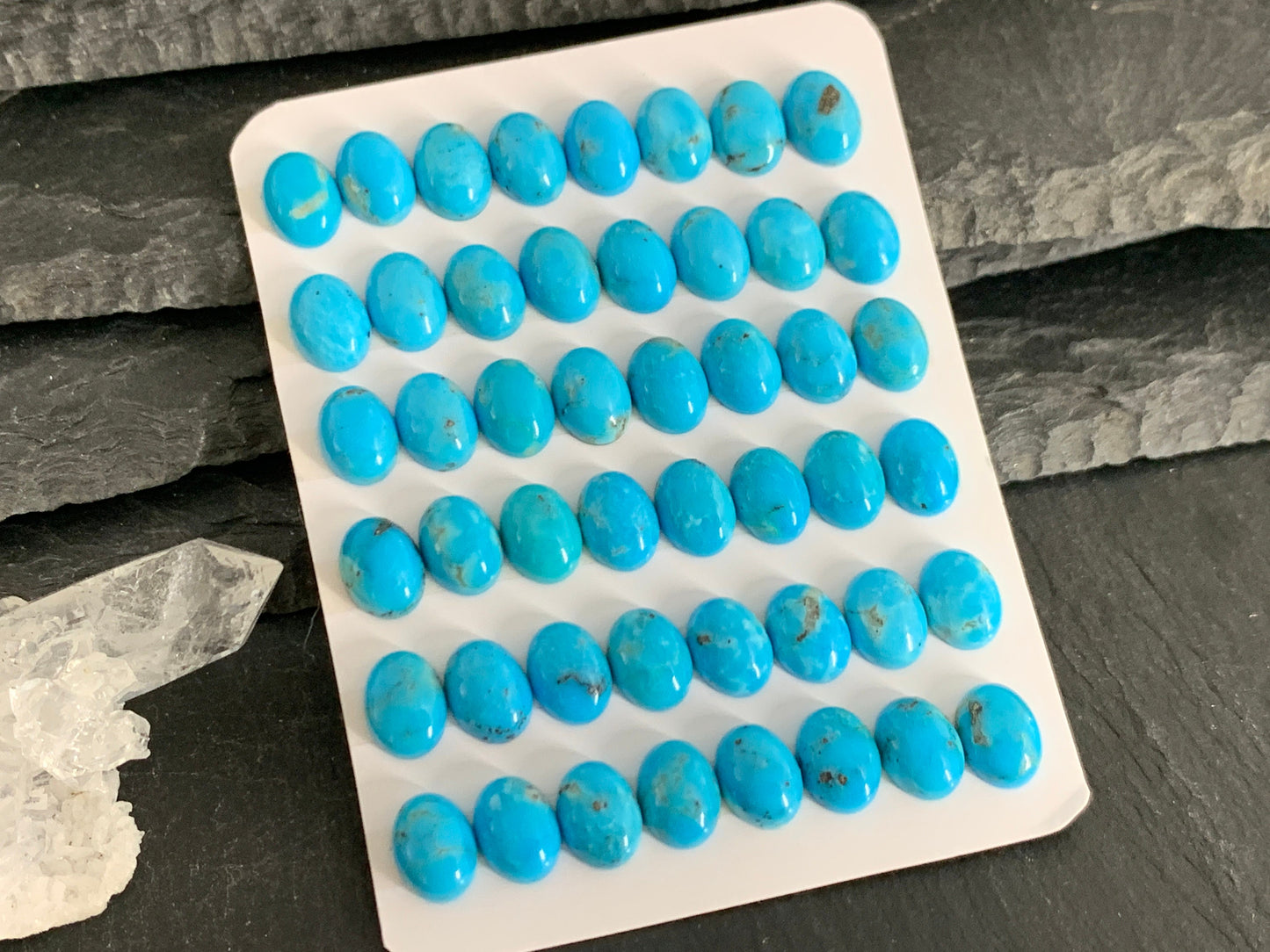Kingman Blue Turquoise oval 6x8mm cabochon - Calibrated cabochons