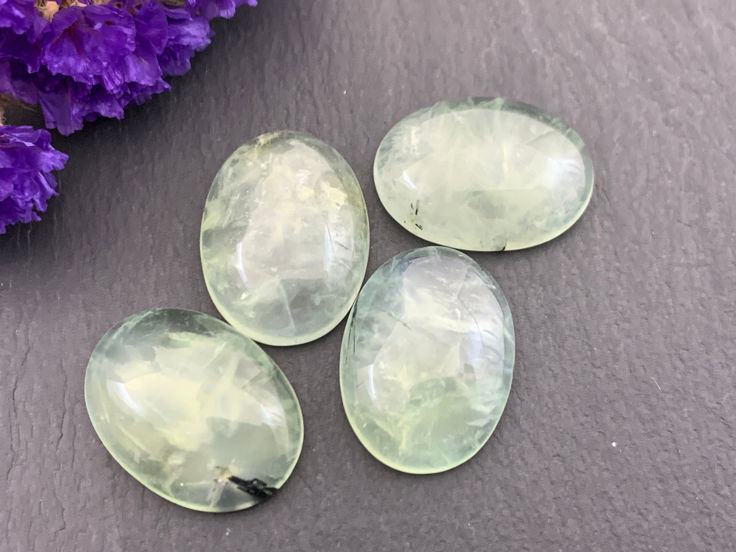 Prehnite oval 15x20mm cabochon - Calibrated cabochons