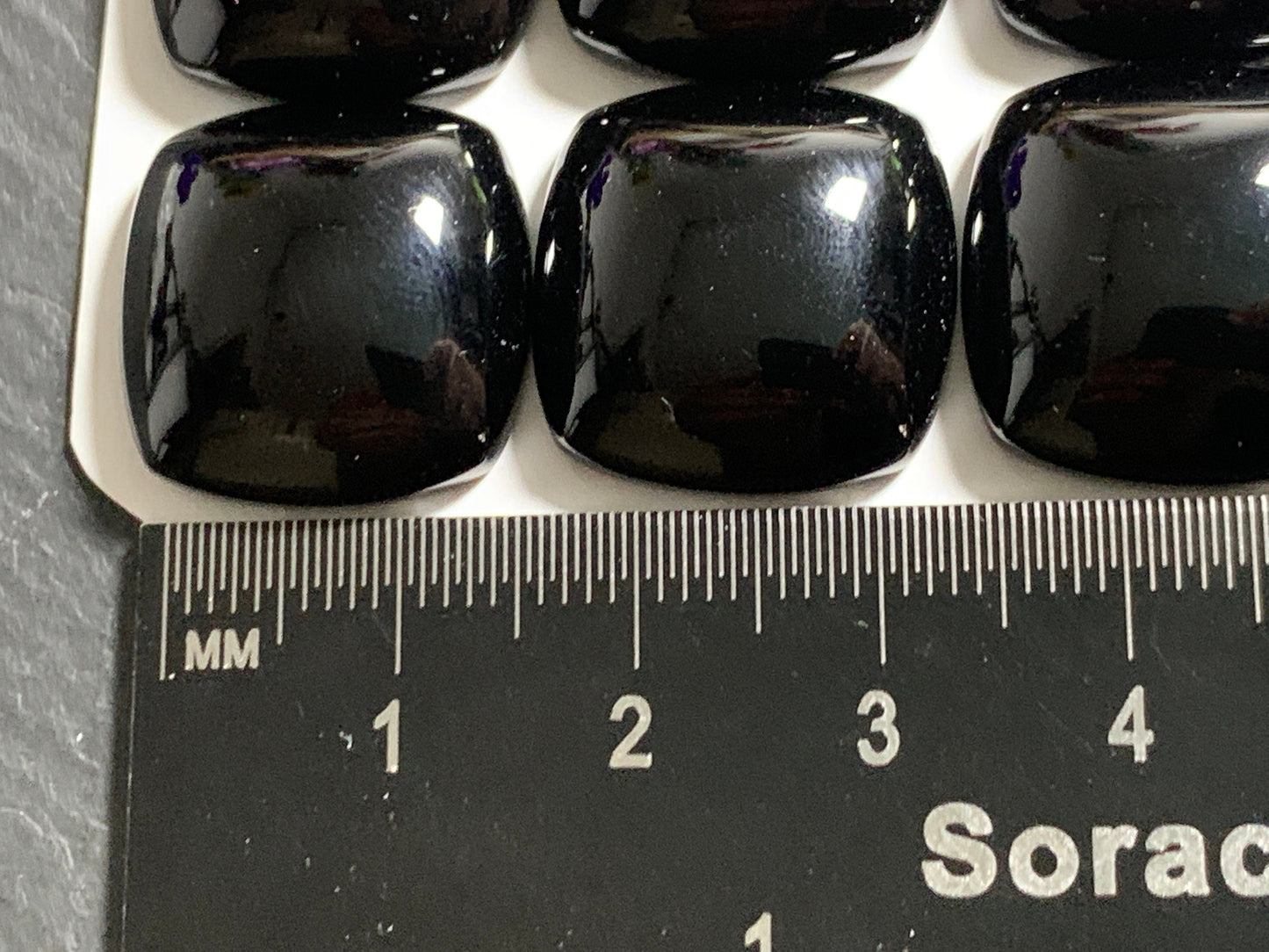 Black Agate square cushion 18x18mm cabochon - Calibrated cabochons