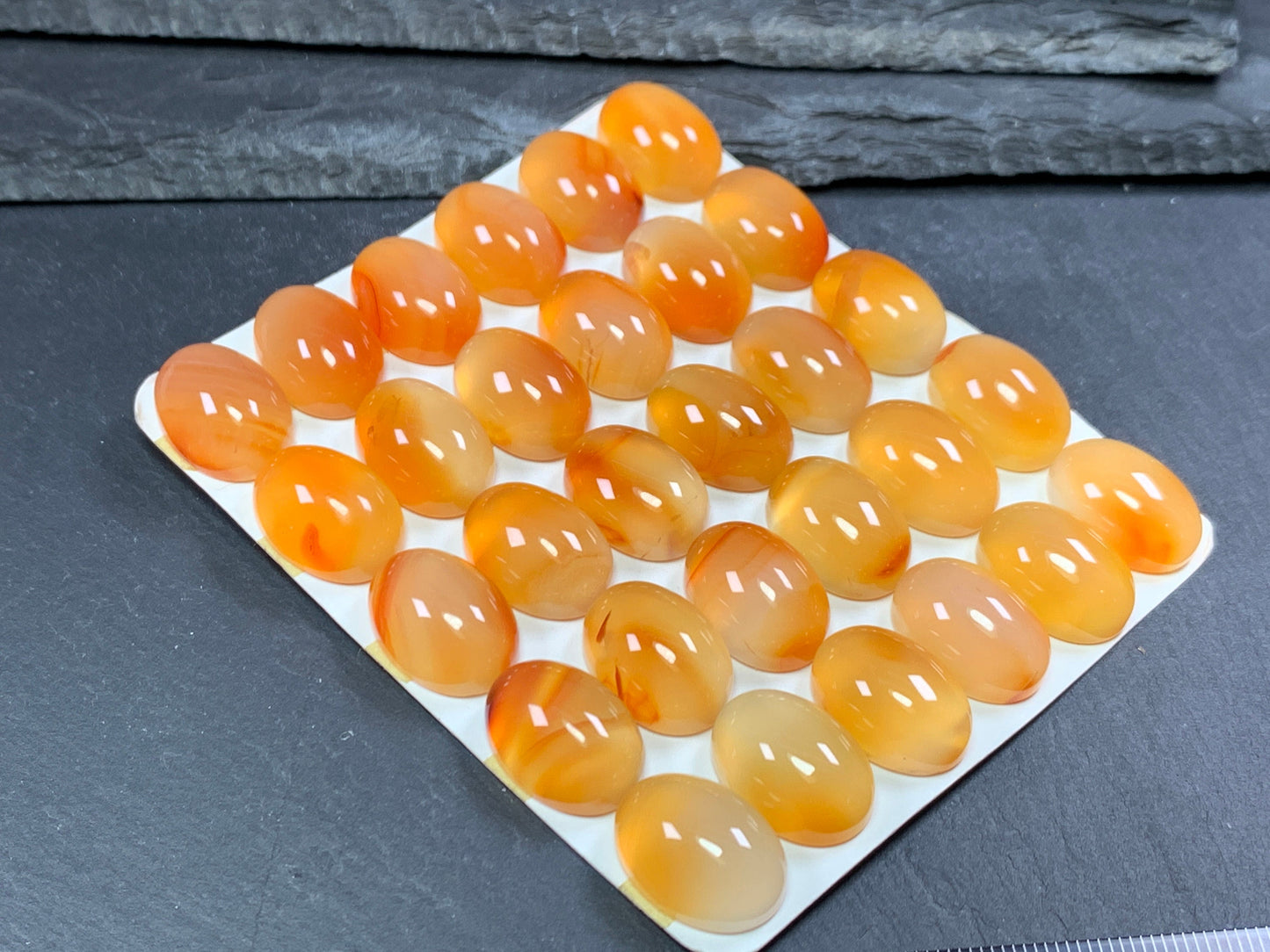 Carnelian oval 13x18mm cabochon - Calibrated cabochons
