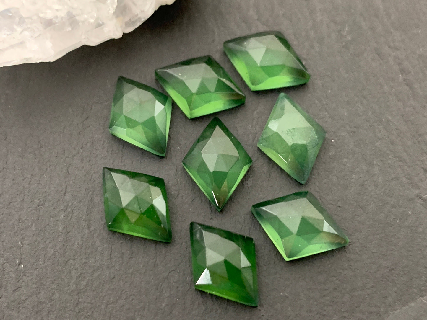 Faceted Serpentine rhombus 10x14mm cabochon