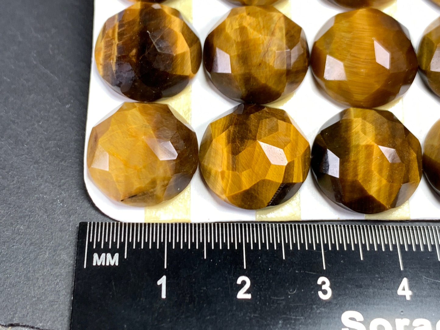 Faceted Tiger Eye round 15mm cabochon - Calibrated cabochons