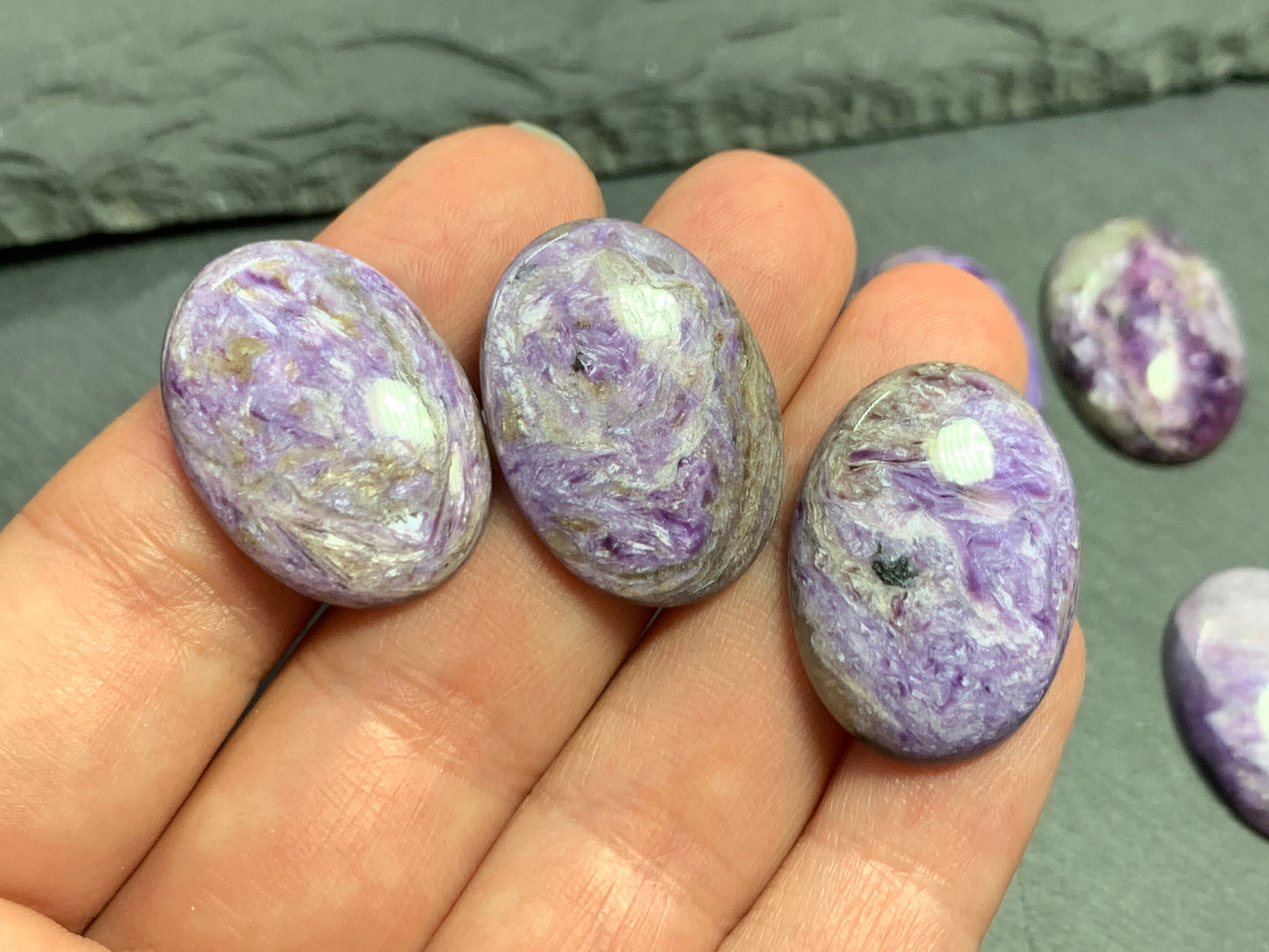 Charoite oval 18x25mm - Calibrated cabochons