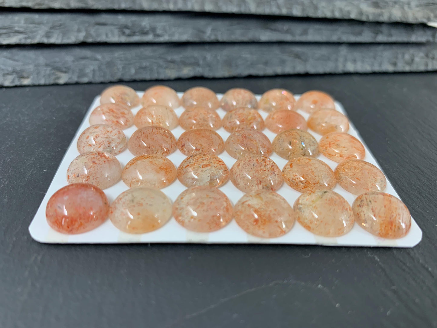Sunstone round 12mm cabochon - Calibrated cabochons.