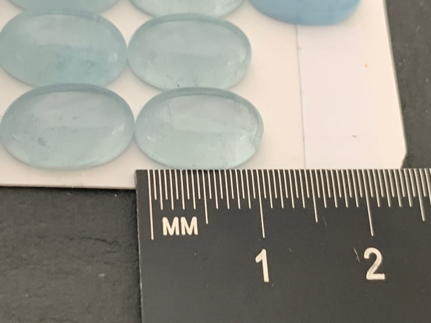 Aquamarine oval 8x12mm cabochon - Calibrated cabochons
