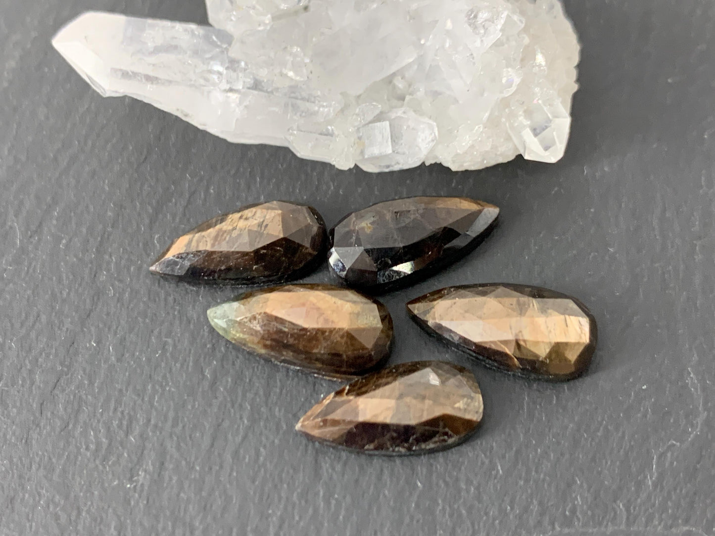 Faceted Star Sapphire pear 7x15mm cabochon/ W190-4