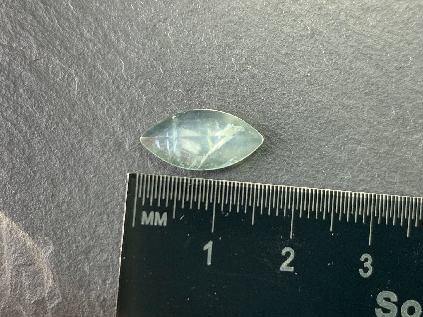 Faceted Prehnite marquise 8x16mm cabochon - Calibrated cabochons