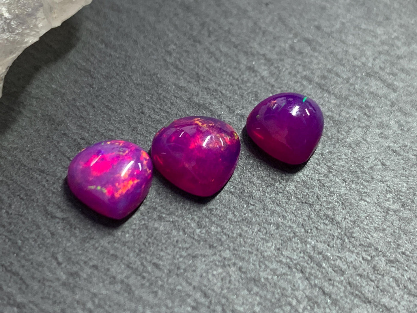 Ethiopian Opal pear 7-8mm long cabochon - Natural Opal smoked to purple color