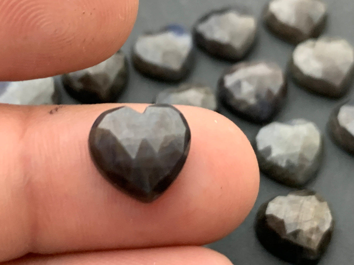 Second quality Faceted Wonderful Grey Star Sapphire heart 10mm cabochon