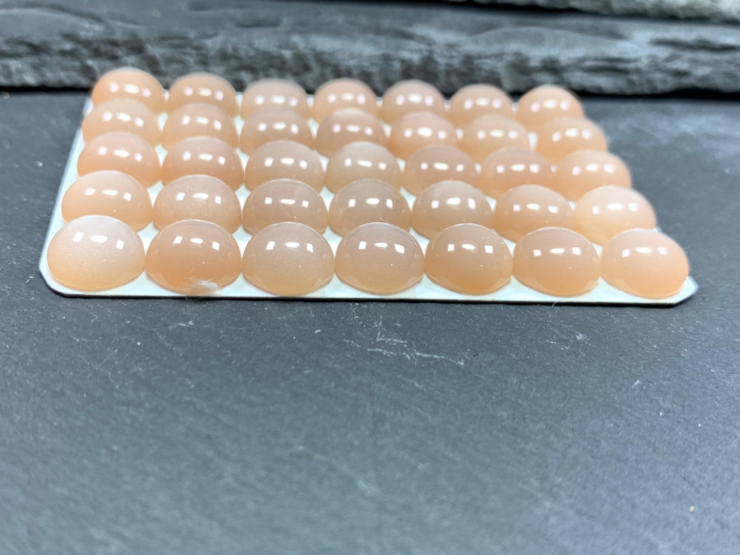 Peach Moonstone round 10mm cabochon - Calibrated cabochons