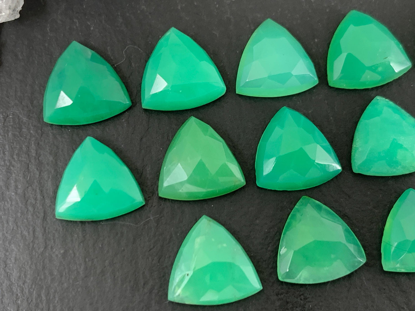 Faceted Chrysoprase trilangle 10mm cabochon