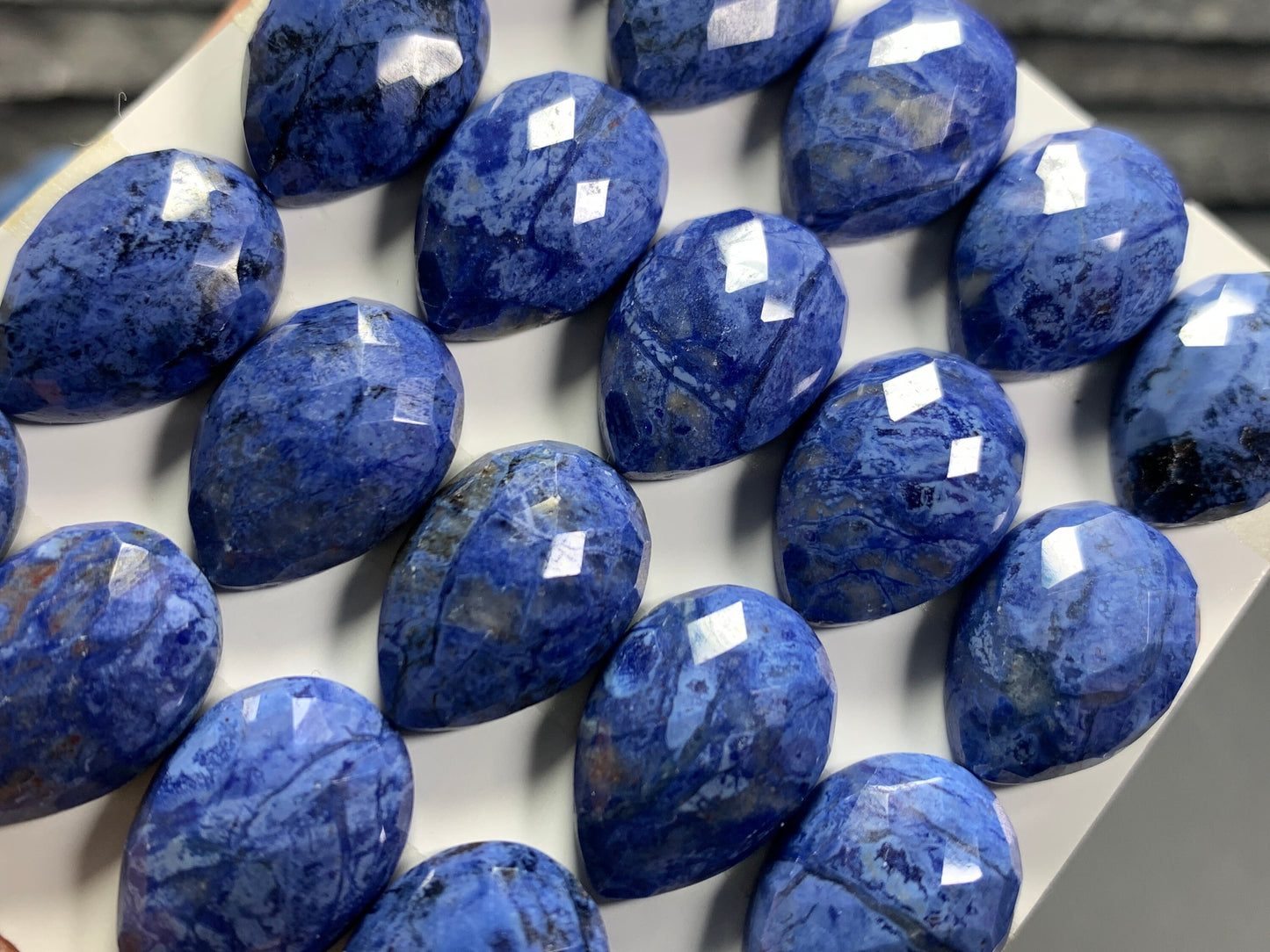 Faceted Dumortierite pear 13x18mm cabochon - Calibrated cabochons