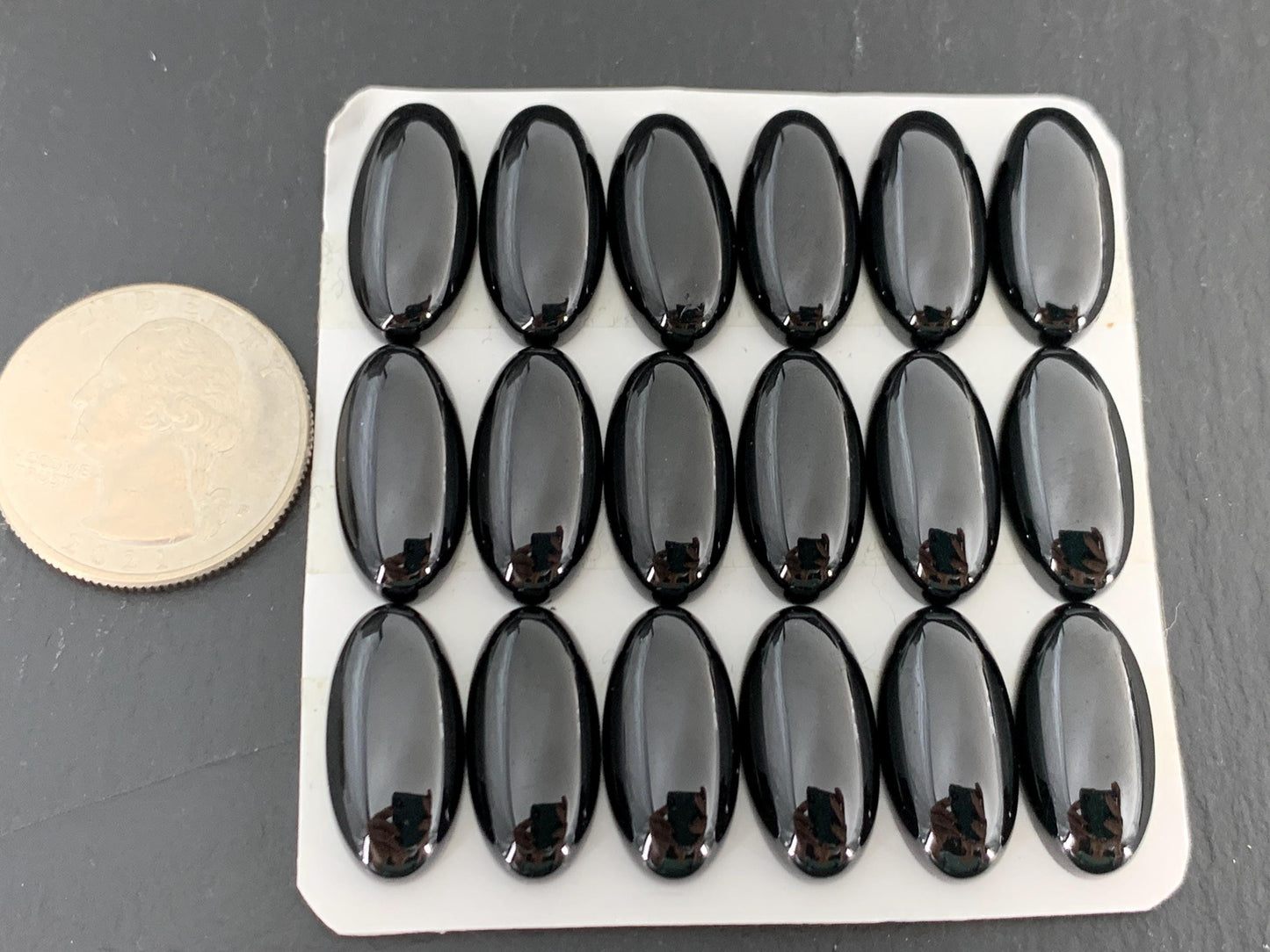 Black Spinel oval 10x20mm cabochon - Calibrated cabochons