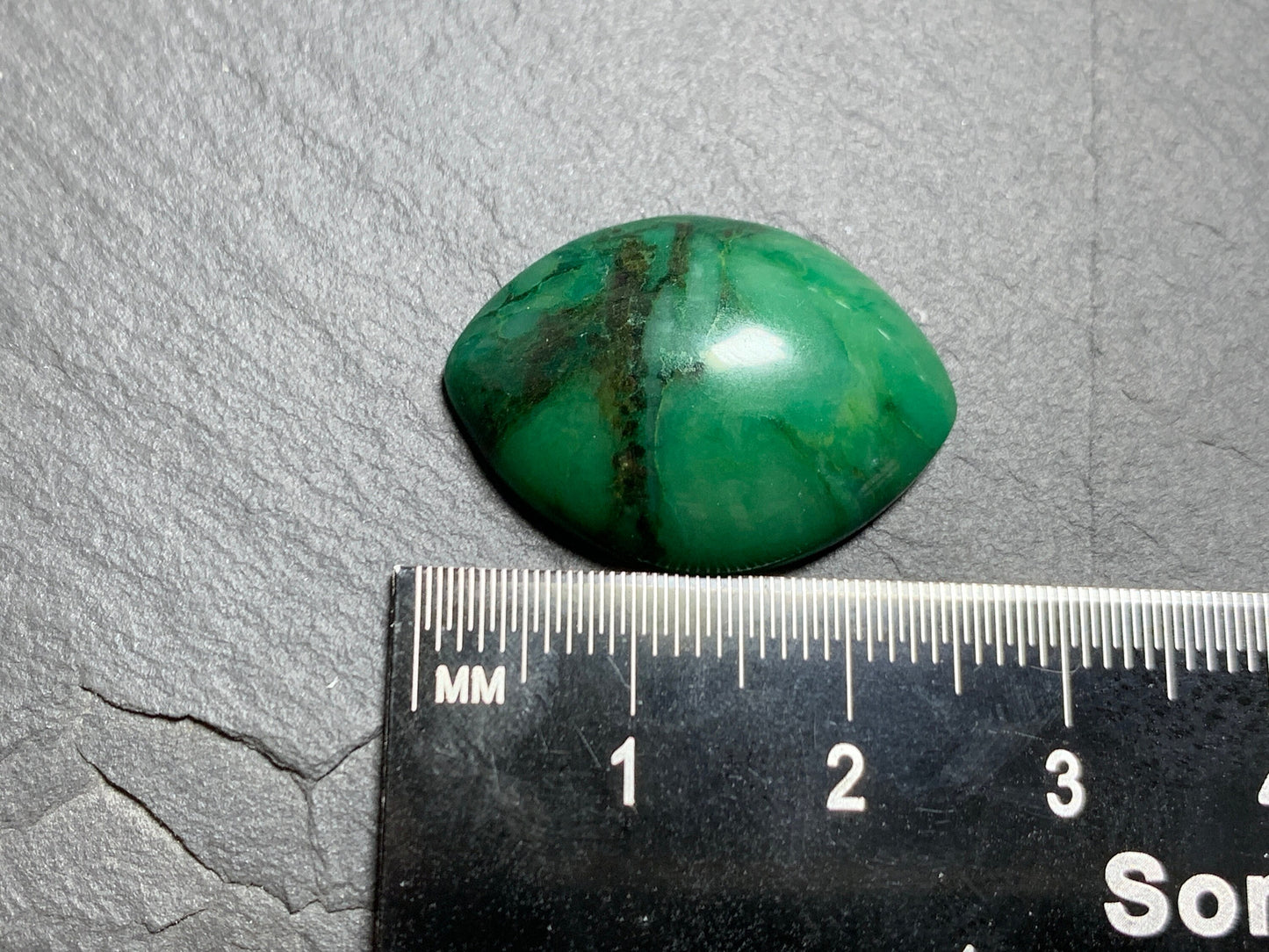 African Jade marquise 18x25mm cabochon - Calibrated cabochons