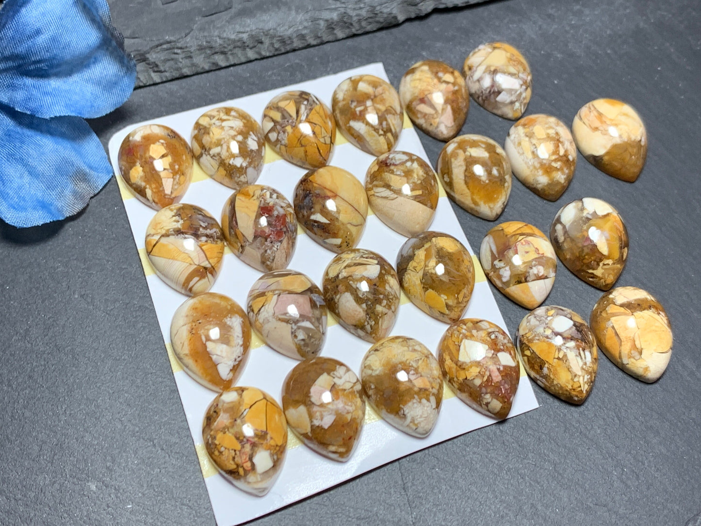 Brecciated Mookaite pear 15x20mm cabochon - Calibrated cabochons