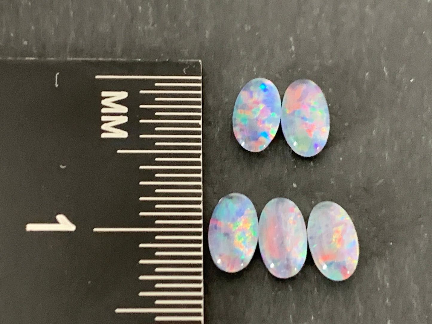 Australian Opal oval 3x5mm doublet cabochon