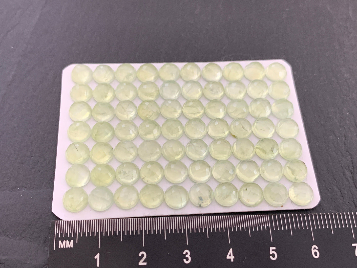 Faceted Prehnite round 6mm cabochon - Calibrated cabochons