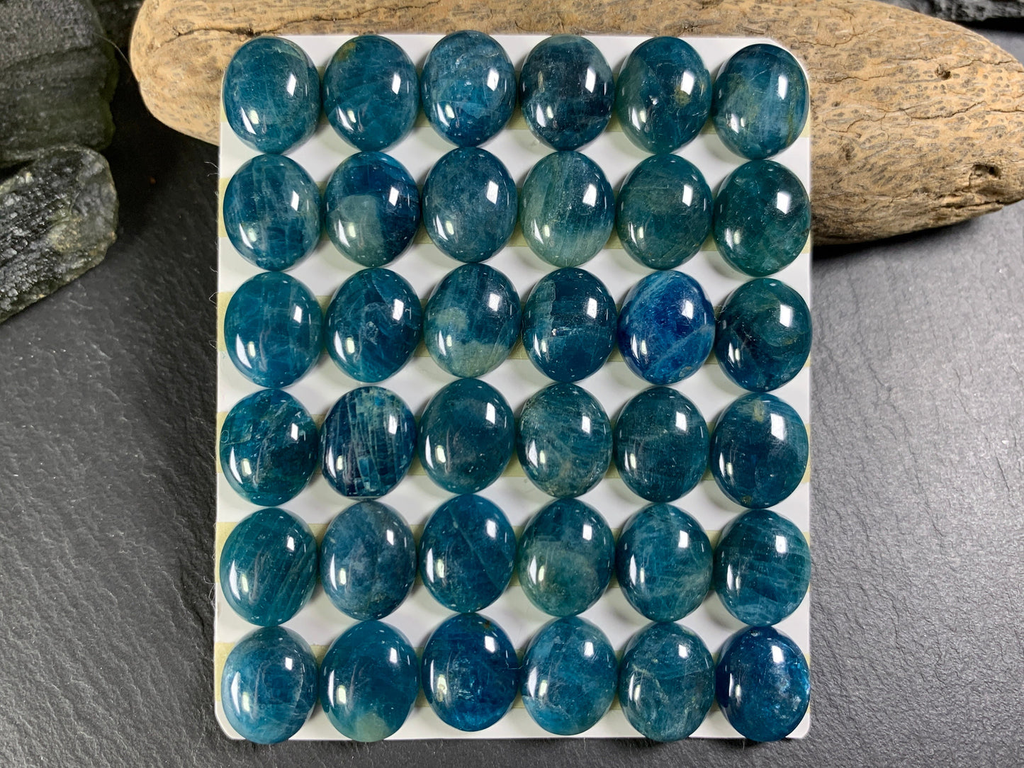 Blue Apatite oval 10x12mm cabochon - Calibrated cabochons