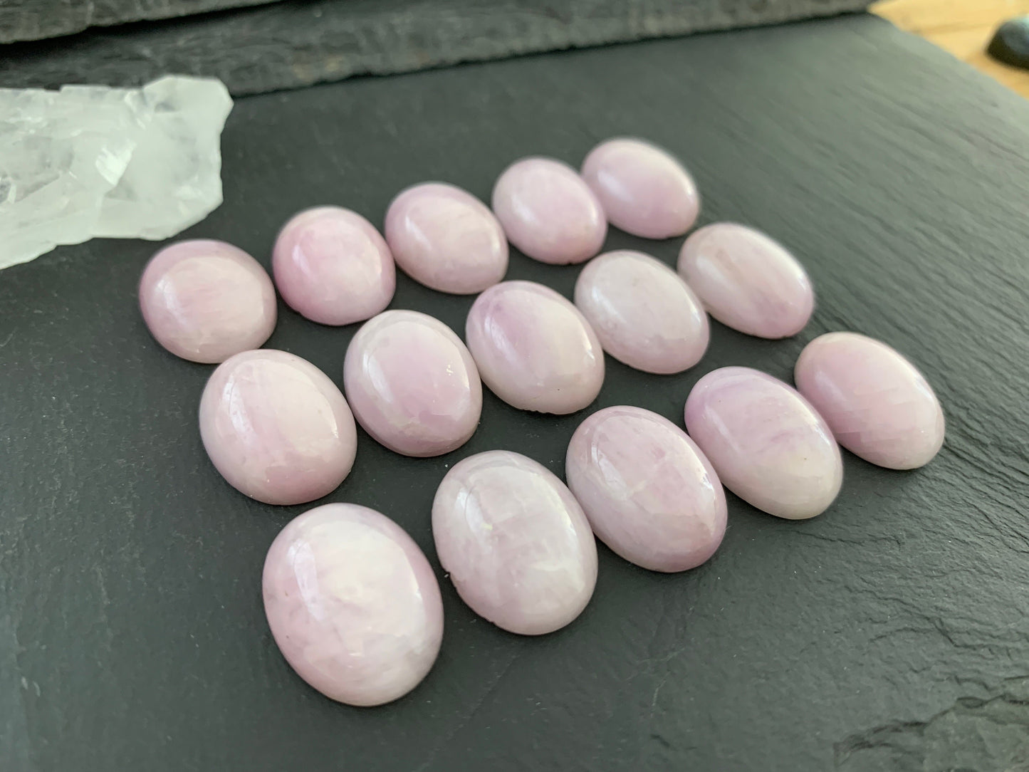 Kunzite oval 15x20mm cabochon - Calibrated cabochons