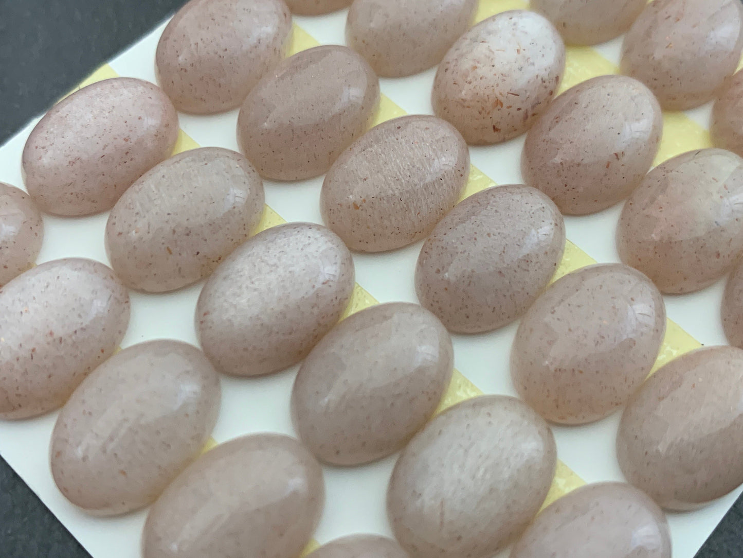 Pink Moonstone oval 10x14mm cabochon - Calibrated cabochons