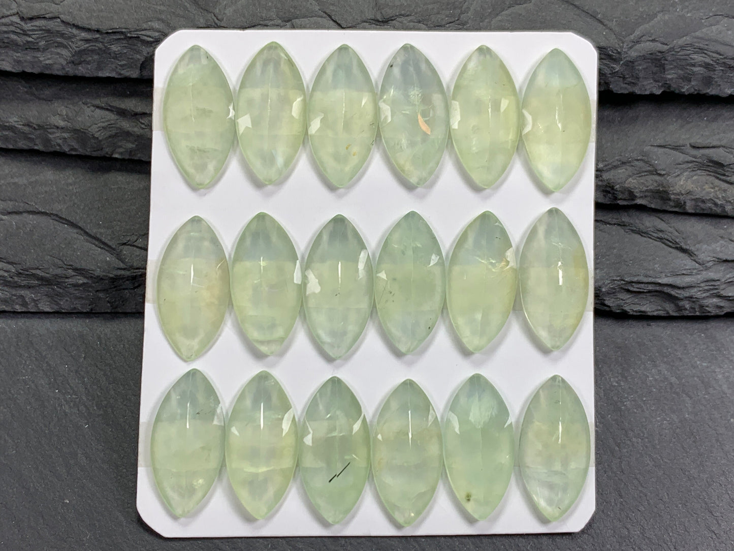 Faceted Prehnite marquise 10x20mm cabochon - Calibrated cabochons