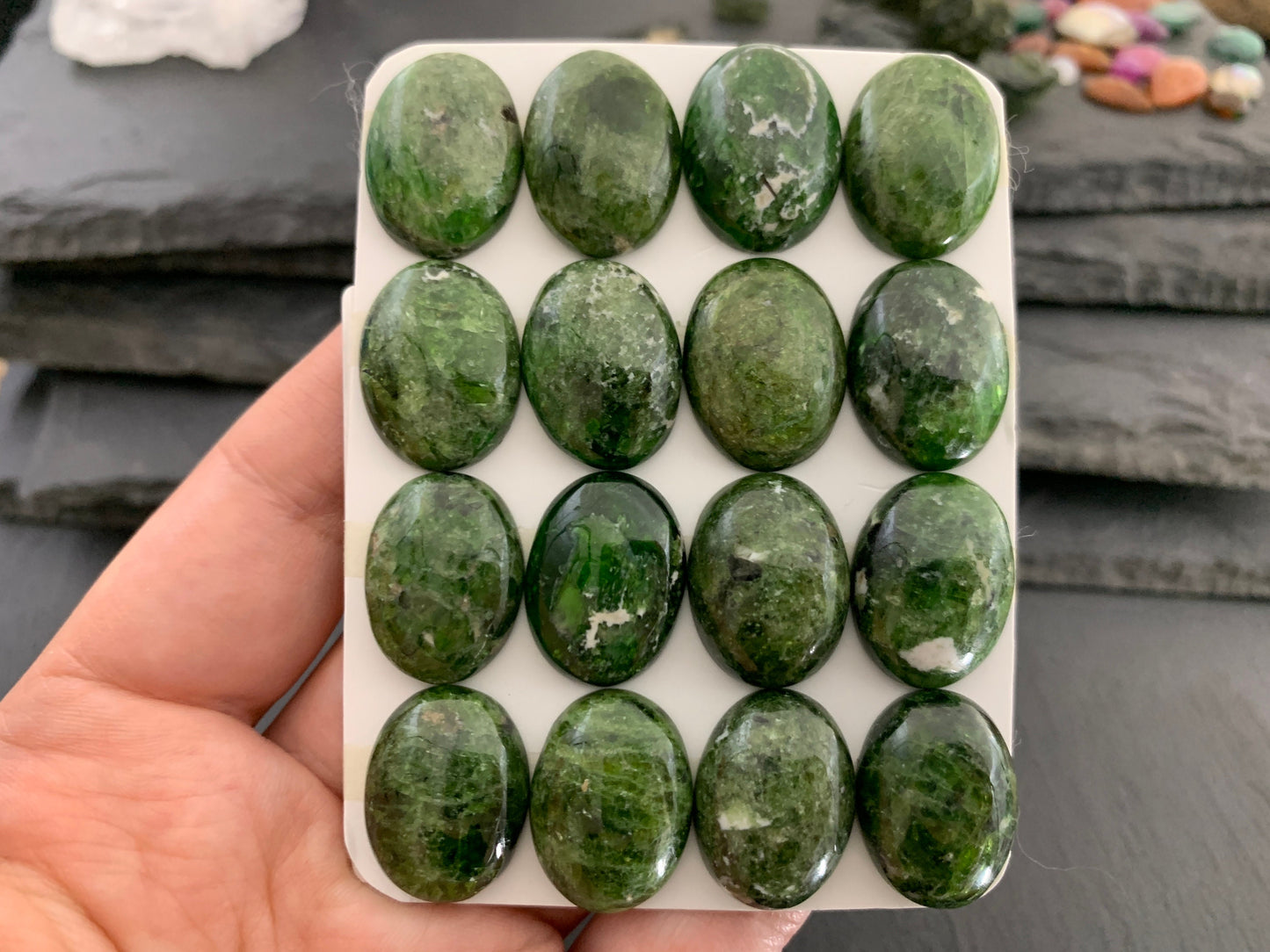 Chrome Diopside oval 15x20mm cabochon - Calibrated cabochons